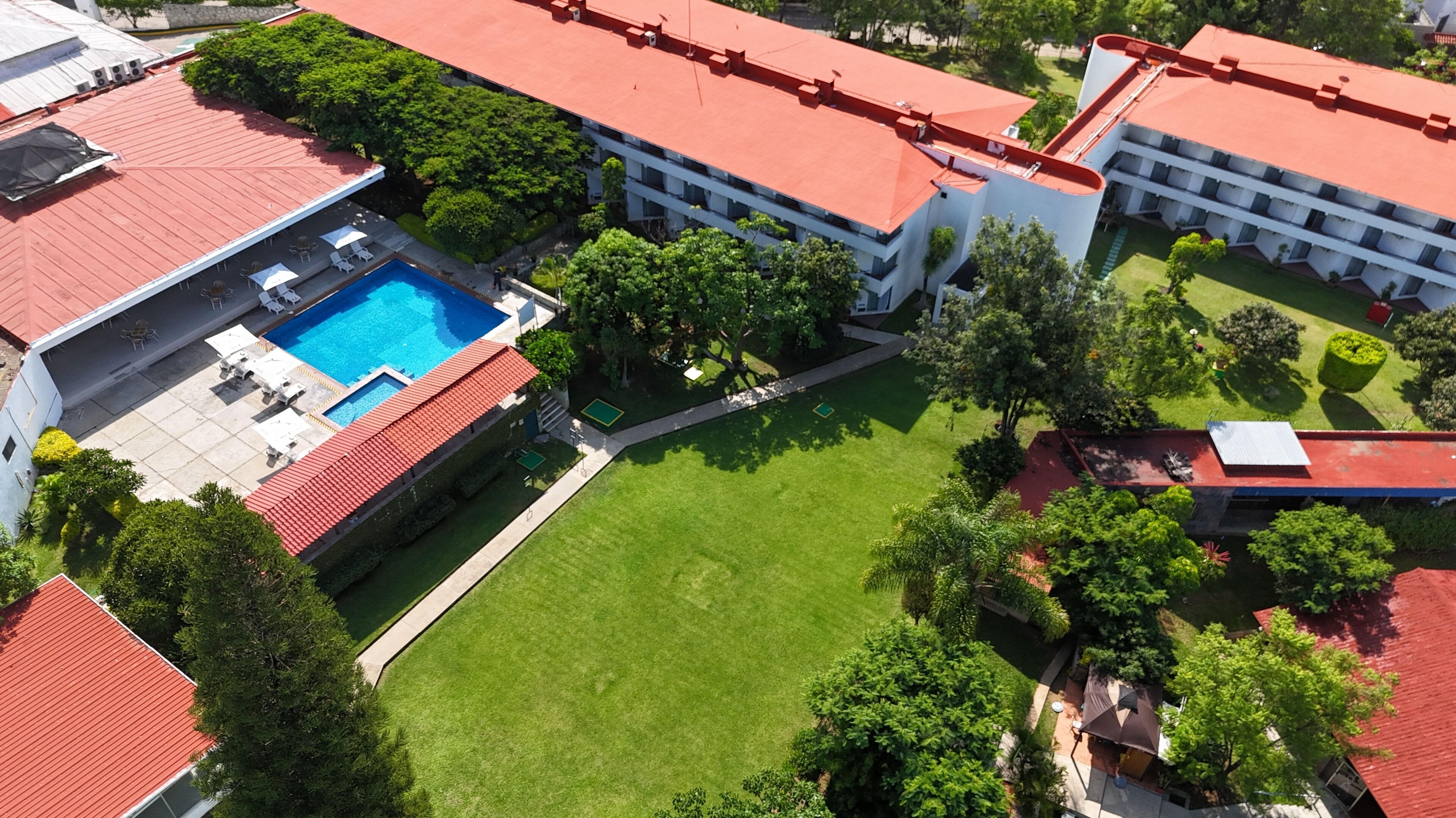 Vista frontal de la propiedad