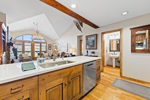 Interior - Arrowhead Condo on Golf Course, steps to lifts! (Edwards)
