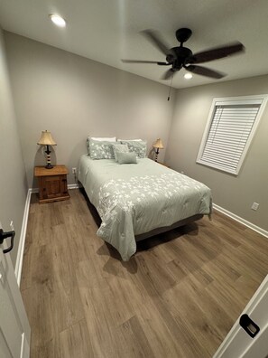 2 chambres, fer et planche à repasser, Wi-Fi, draps fournis