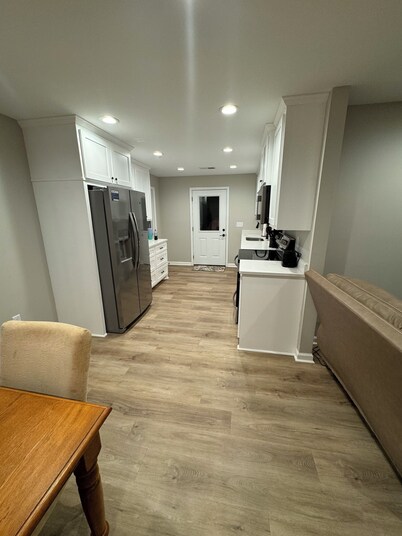 Charming 2-bedroom house 20 miles from stadium
