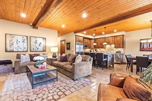 Townhome, 3 Bedrooms (Hot Tub, Ground Floor, (BCT-501)) | Living room | TV