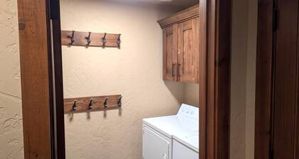 KBM Resorts NEW Property Bristlecone Beautifully Updated, Easy Access to Deer Valley, Private Hot Tub, Gas Fireplace, Main Street! Bct-501
