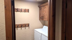 Studio (3 Bedrooms) | Laverie