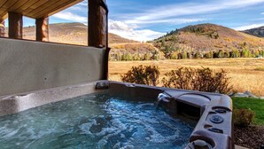 A hot tub with a view of a mountainous landscape. - Deer Valley Bct-501 Hot Tub KBM Resorts (Park City)