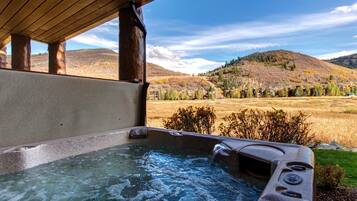 Estudio (3 Bedrooms) | Baño | Regadera y amenidades de baño de diseñador