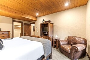 Studio (3 Bedrooms) | 3 bedrooms, laptop workspace, iron/ironing board, bed sheets