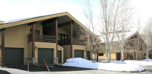 KBM Resorts NEW Property Bristlecone Beautifully Updated, Easy Access to Deer Valley, Private Hot Tub, Gas Fireplace, Main Street! Bct-501