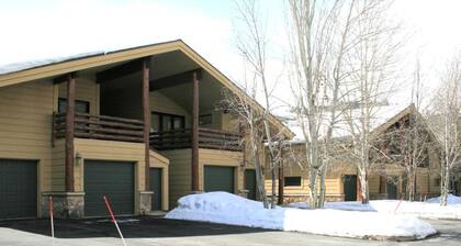 KBM Resorts NEW Property Bristlecone Beautifully Updated, Easy Access to Deer Valley, Private Hot Tub, Gas Fireplace, Main Street! Bct-501