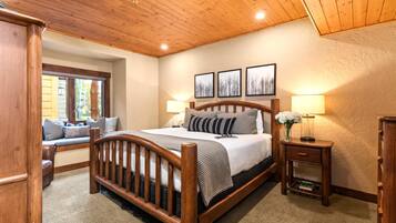 Studio (3 Bedrooms) | 3 soverom, skrivebord for bærbar PC, strykejern/-brett og sengetøy