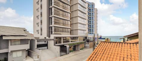 Basic Apartment | Exterior