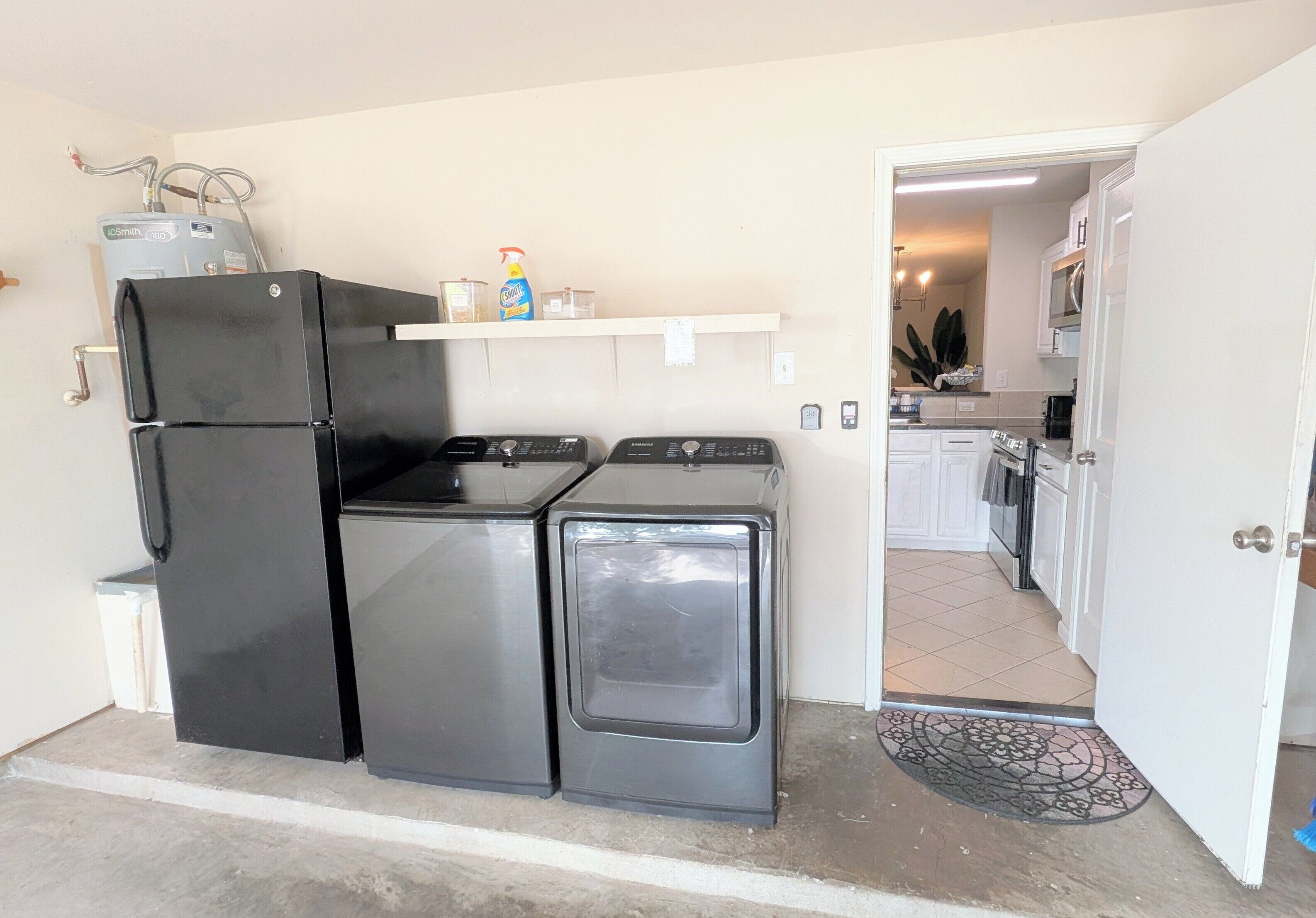 Køleskab, mikrobølgeovn, ovn, kogeplade