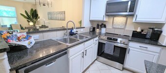 NEW Charming Warm Retreat for 8 • Fully Equipped • Fast WiFi • Modern Comforts