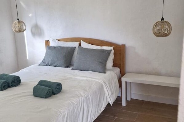 2 bedrooms, WiFi, bed sheets