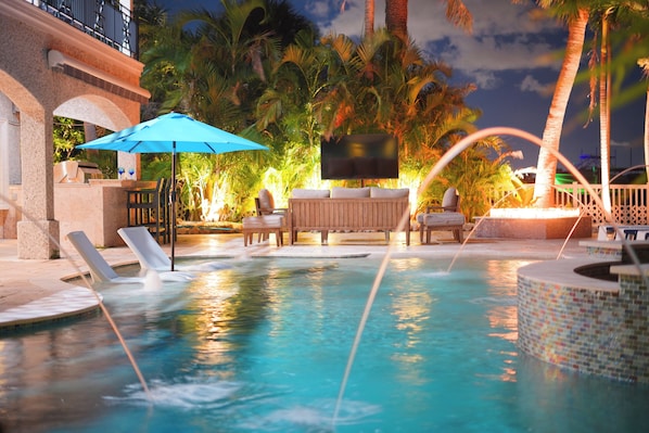 A heated pool - Walk to Beach 5BR Wtr, Pool, Dock, Golf Cart (Indian Rocks Beach)