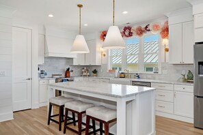 Microonde, forno, piano cottura, lavastoviglie