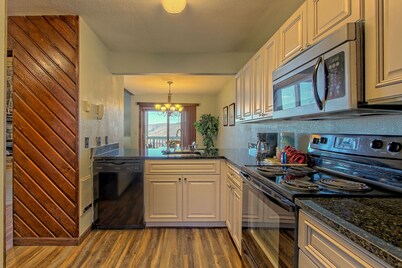 Cozy 2-Bedroom Condo near Sugar Mountain Ski