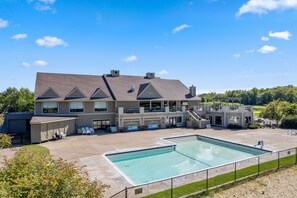 Pool - Lakeside Retreat Townhome w/ Golf Views (Onamia)