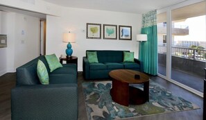 TV - Oceanview Condo with Balcony & Full Kitchen (Daytona Beach)