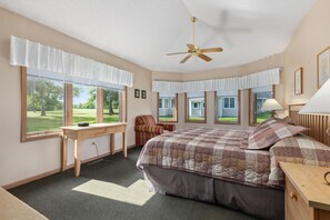 3 bedrooms, free WiFi, bed sheets - Spacious Lodge w/ Sauna, Golf Views & Lake Access (Onamia)