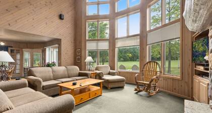 Spacious Lodge w/ Sauna, Golf Views & Lake Access