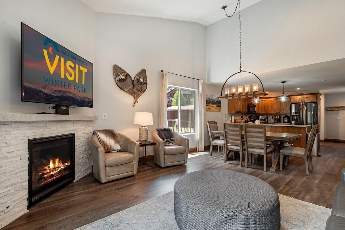 Smart TV, fireplace
