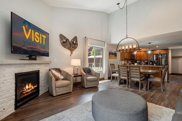 TV, fireplace