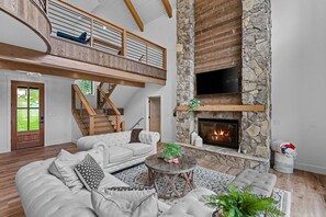 Televisión, chimenea, futbolito y tenis de mesa 