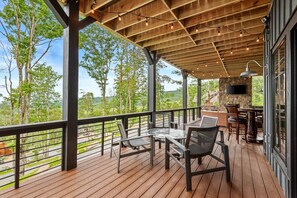 Outdoor dining - The JEM Mine at Eagles Nest: Views, Hot Tub, Ping Pong, Foosball, 3 Fireplaces! (Banner Elk)