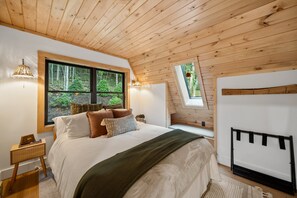 2 slaapkamers, een bureau, een strijkplank/strijkijzer, gratis wifi