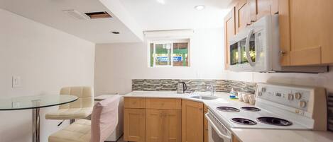 電子レンジ、オーブン、コンロ