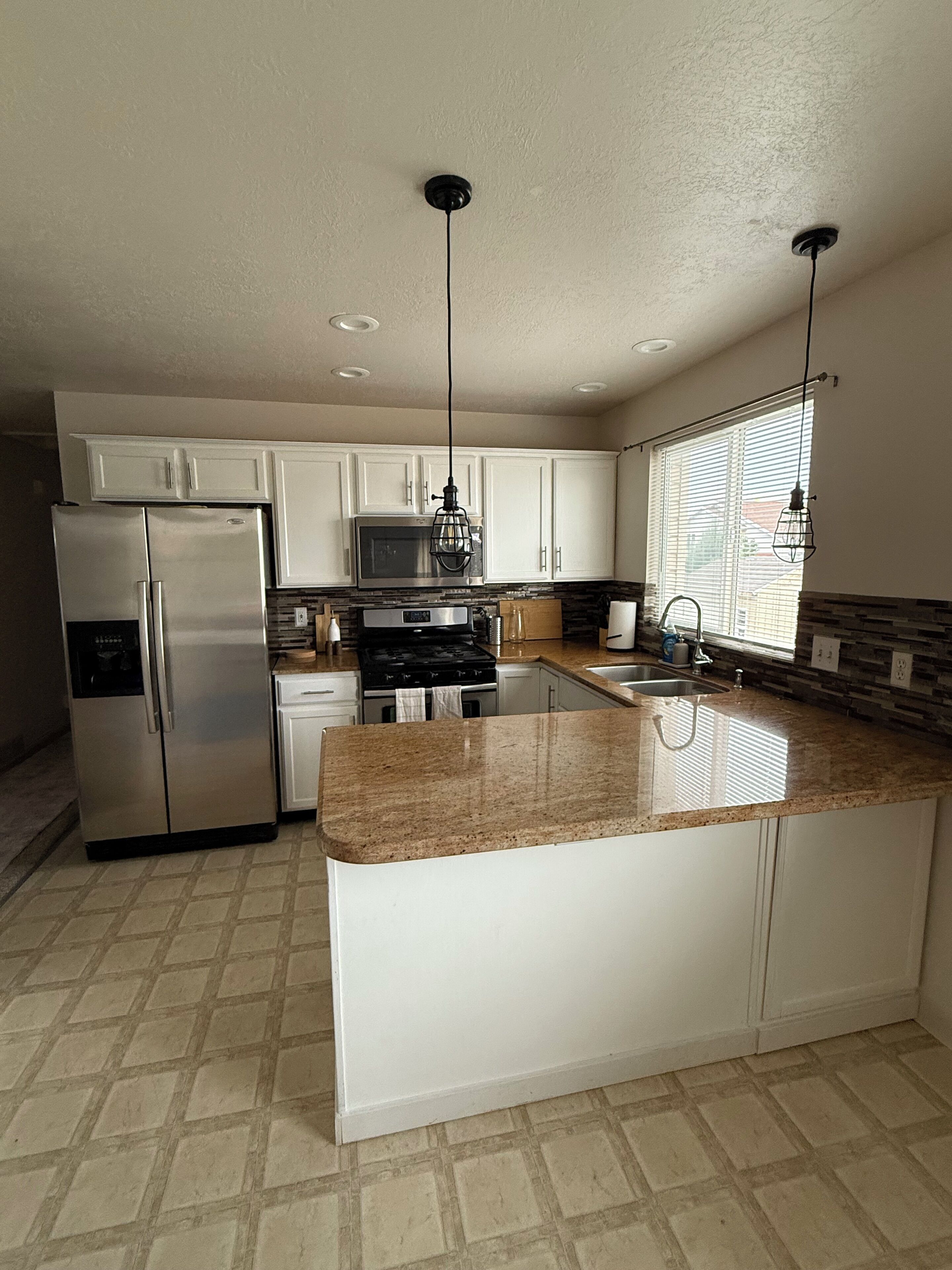 Kylskåp, mikrovågsugn, ugn och spishäll