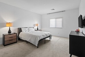 4 habitaciones, escritorio, tabla de planchar con plancha y wifi gratis 