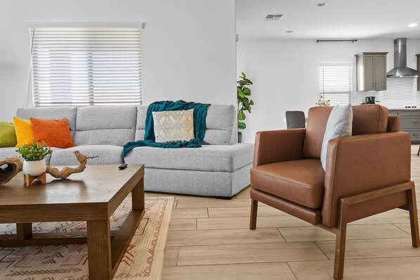 Smart TV, futbolito y oficina 