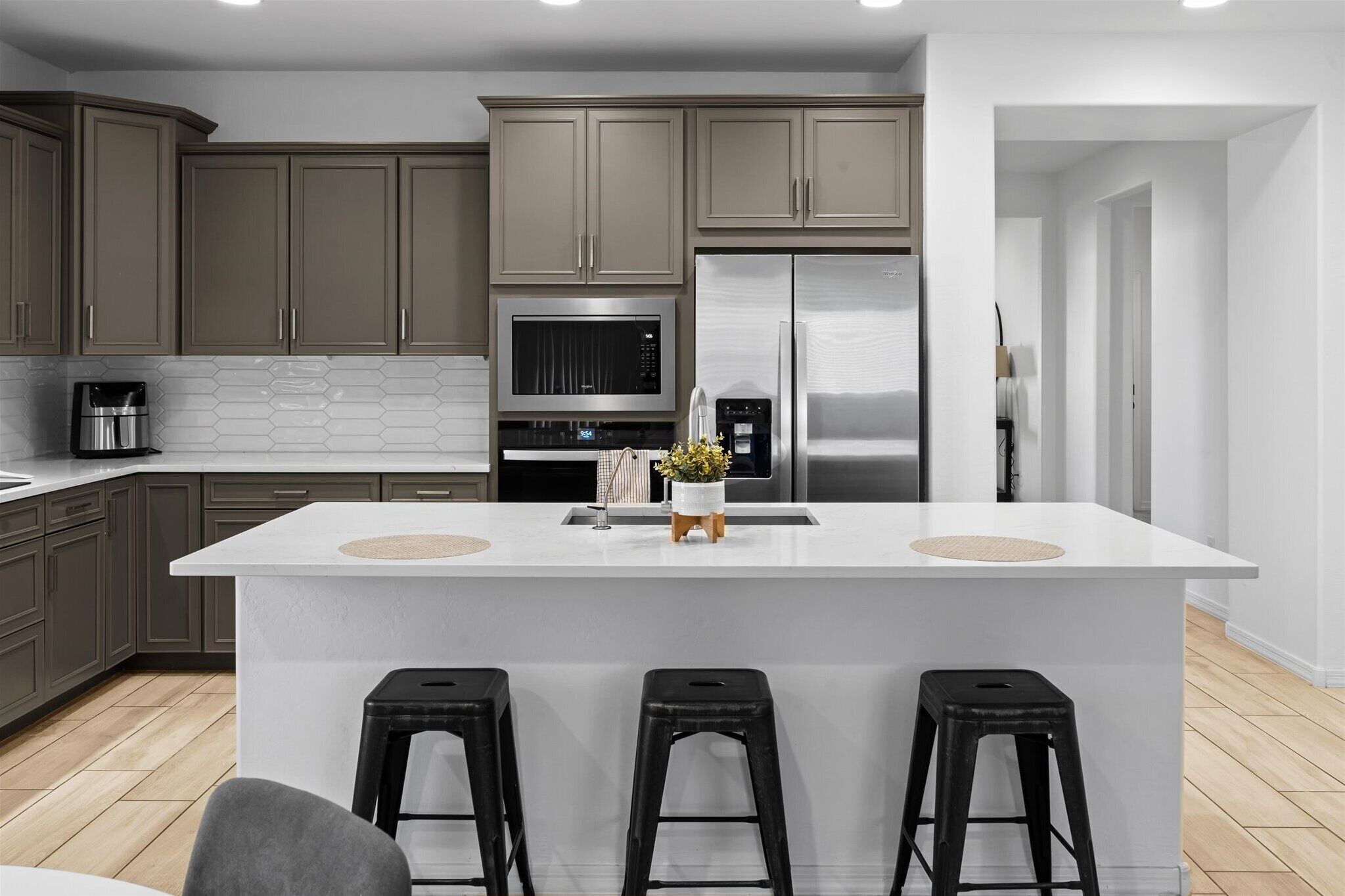 冰箱、微波炉、烤箱、炉灶