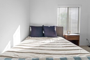 4 bedrooms, desk, iron/ironing board, free WiFi