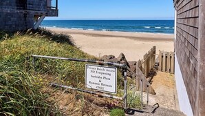 A beach access sign indicating private beach access with no trespassing, Surfites Plaza, and romantic retreats. - Sunny Delighthouse – Ocean View & Beach Access (Lincoln City)
