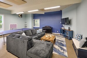 TV, fireplace, offices