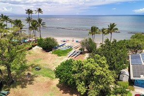 Beach nearby, sun loungers, beach towels