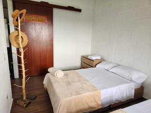 3 bedrooms, Internet, bed sheets, wheelchair access