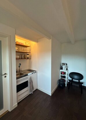 Fridge, microwave, stovetop, coffee/tea maker