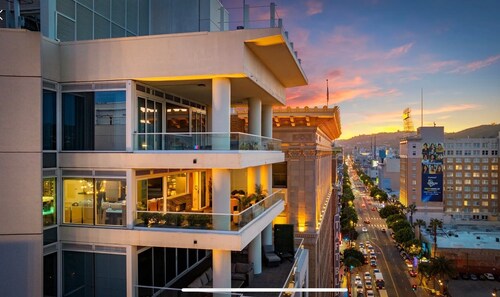 Hollywood Penthouse. House in the Sky! Absolute luxury. 