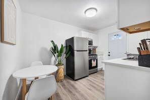 Micro-ondes, four, plaque de cuisson