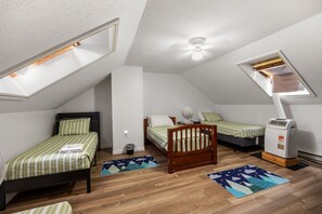 Desk, WiFi, bed sheets