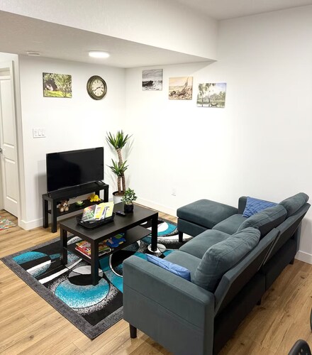 Modern 2-Bedroom Suite in Stillwater NW, Near WEM