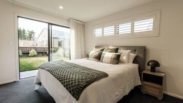 4 bedrooms, WiFi, bed sheets