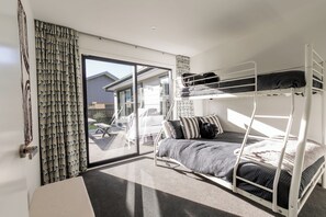 4 bedrooms, WiFi, bed sheets