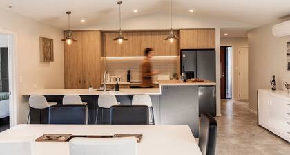 Modern Retreat | BBQ & Fireplace | Table Tennis - HS8319