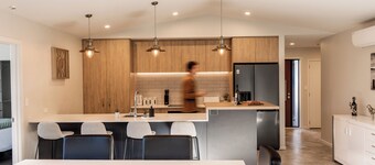 Modern Retreat | BBQ & Fireplace | Table Tennis - HS8319