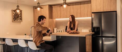 Fridge, microwave, stovetop, dishwasher