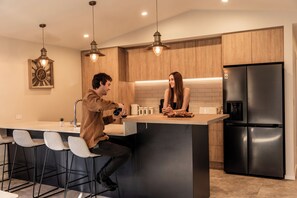 Fridge, microwave, stovetop, dishwasher